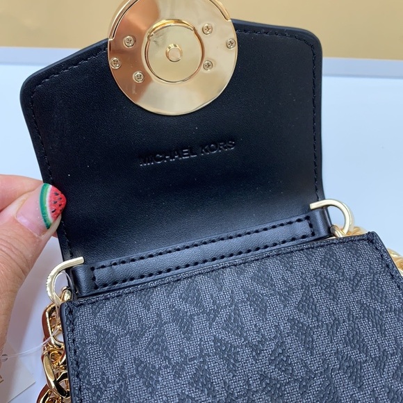 NWT MICHAEL KORS CARMEN SMALL NORTH SOUTH PHONE XBODY BLACK SIGNATURE COLOR - Picture 7 of 14